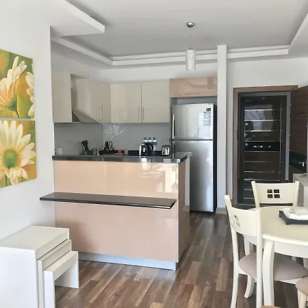 Bnt Luxury 2 Bedroom With Balcony * 키레니아