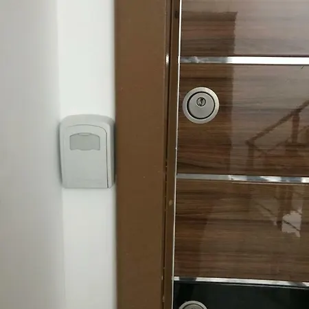Bnt Luxury 2 Bedroom With Balcony 아파트 키레니아